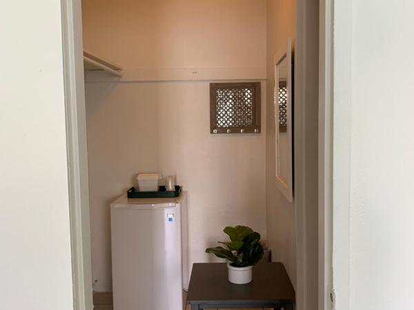 International Inn on the Bay : photo 3 de la chambre chambre lit king-size avec balcon