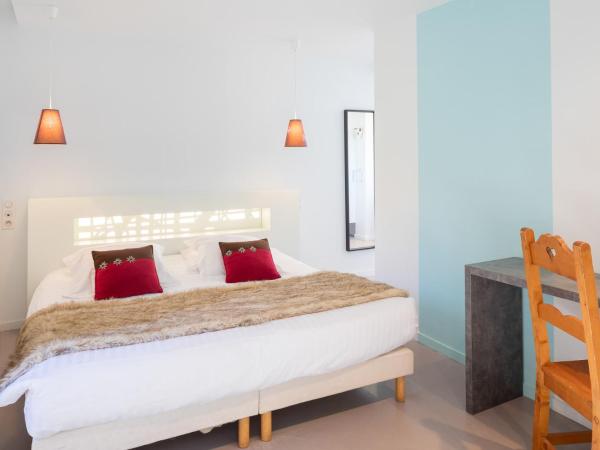 Hôtel du Puy Ferrand , Restaurant La Table de l'Ours : photo 2 de la chambre chambre double - vue sur sancy