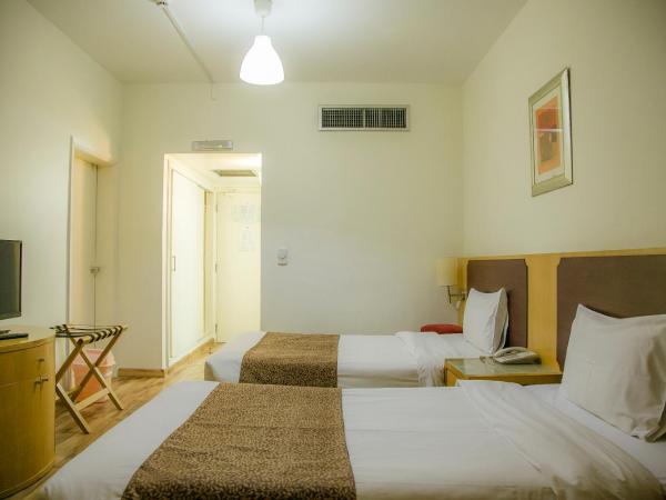 Phoenicia Grand Hotel : photo 4 de la chambre chambre deluxe double ou lits jumeaux