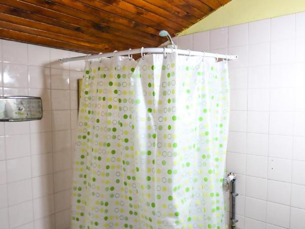 KM SUN HOSTEL : photo 1 de la chambre chambre quadruple avec salle de bains privative