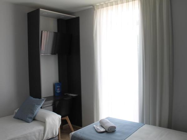 Hotel Barajas Plaza : photo 1 de la chambre chambre triple standard