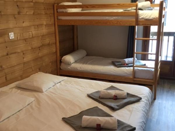 Les Carlines : photo 7 de la chambre chambre familiale - vue sur montagne