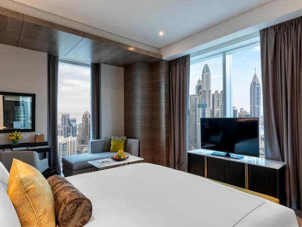 Taj Jumeirah Lakes Towers : photo 4 de la chambre chambre supérieure avec lit king-size