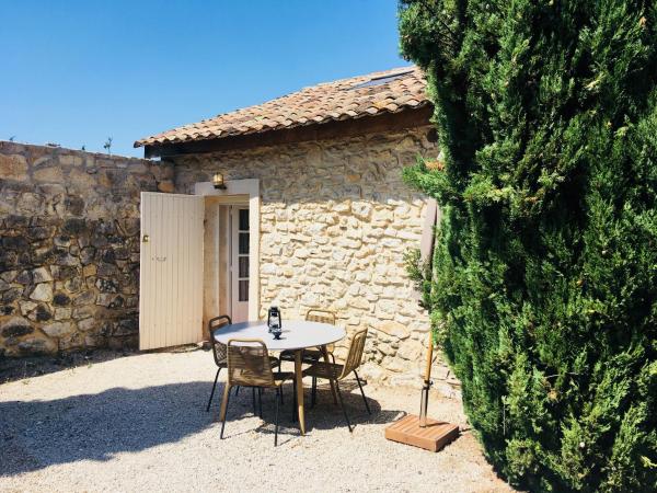 Domaine de Carraire : photo 1 de la chambre studio avec vue sur jardin