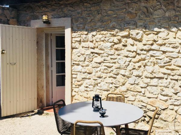 Domaine de Carraire : photo 3 de la chambre studio avec vue sur jardin