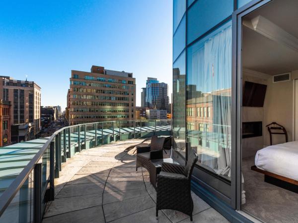 Hôtel Birks Montréal : photo 7 de la chambre hébergement avec 1 lit king-size et terrasse - vue sur grand montréal