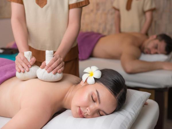 The Rock Hua Hin Beachfront Spa Resort : photo 3 de la chambre pearl suite spa-dinner package