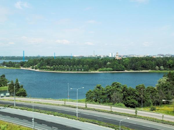 Holiday Inn Helsinki West - Ruoholahti, an IHG Hotel : photo 5 de la chambre chambre king non-fumeurs avec vue sur mer