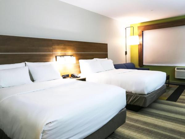 Holiday Inn Express & Suites - Houston IAH - Beltway 8, an IHG Hotel : photo 2 de la chambre suite 2 lits queen-size - non-fumeurs