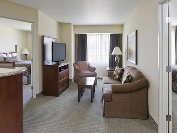 Staybridge Suites Houston West - Energy Corridor, an IHG Hotel : photo 3 de la chambre suite 2 chambres avec 1 lit king-size et 1 lit queen-size - non-fumeurs