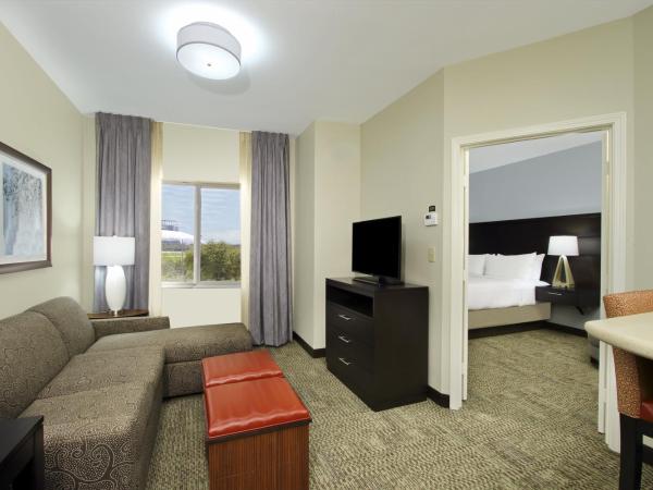 Staybridge Suites - Houston - Medical Center, an IHG Hotel : photo 7 de la chambre suite lit queen-size - accessible aux personnes malentendantes - non-fumeurs