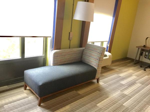 Holiday Inn Express & Suites Houston - Memorial Park Area, an IHG Hotel : photo 4 de la chambre suite 1 chambre lit king-size