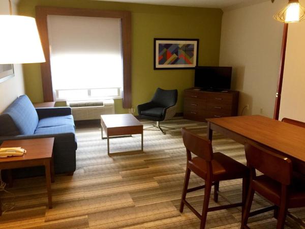 Holiday Inn Express & Suites Houston - Memorial Park Area, an IHG Hotel : photo 1 de la chambre suite 1 chambre lit king-size