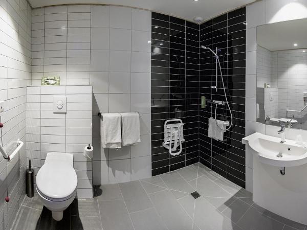 Holiday Inn Express Lille Centre, an IHG Hotel : photo 3 de la chambre chambre double avec douche accessible en fauteuil roulant - non-fumeurs
