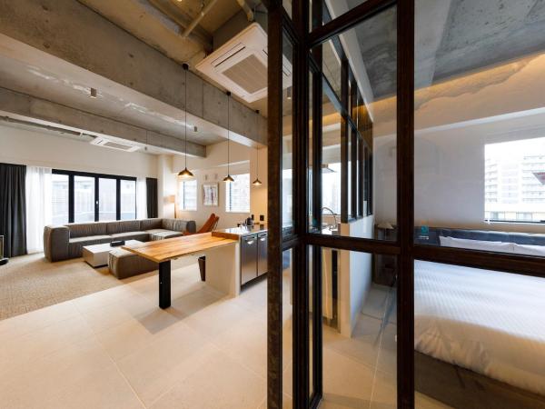 Hotel Mei Fukuoka Tenjin : photo 10 de la chambre appartement de grand standing avec balcon