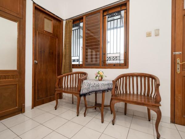 Super OYO 1778 Omah Duwet : photo 9 de la chambre chambre lits jumeaux standard