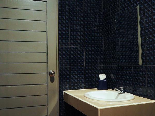 Checkinn Resort Kanchanaburi : photo 2 de la chambre standard double room - no fridge