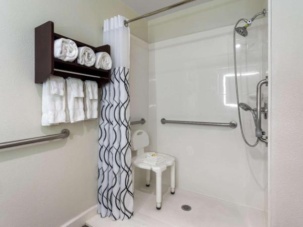La Quinta by Wyndham Columbus West - Hilliard : photo 2 de la chambre chambre lit king-size exécutive - accessible aux personnes à mobilité réduite