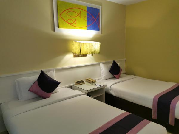 Tongtara Riverview Hotel : photo 1 de la chambre chambre double ou lits jumeaux supérieure avec vue sur ville