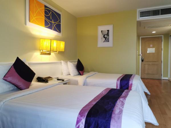 Tongtara Riverview Hotel : photo 6 de la chambre chambre deluxe double ou lits jumeaux