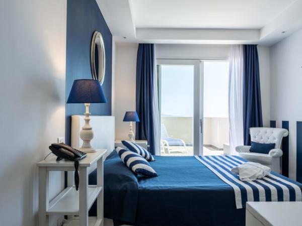 Hotel Nautilus : photo 2 de la chambre chambre double de luxe avec jacuzzi - vue sur mer