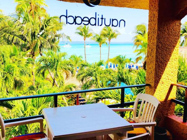 Nautibeach Beach Front Condos in North Beach : photo 2 de la chambre appartement 2 chambres - vue sur mer