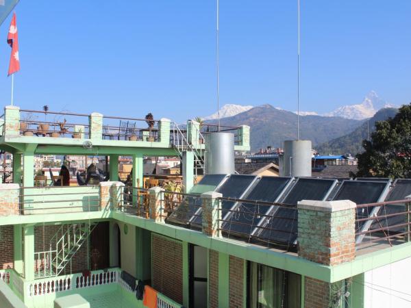 Kiwi Backpackers Hostel Pokhara : photo 3 de la chambre chambre double - vue sur montagne