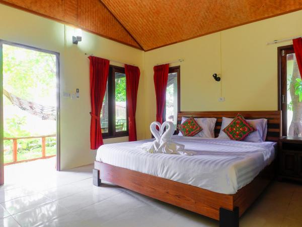 Isara Lanta Beach Resort : photo 5 de la chambre bungalow deluxe 