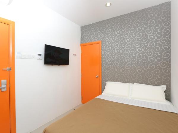 1 Hotel Taman Connaught : photo 5 de la chambre chambre lit queen-size de luxe sans fenêtre