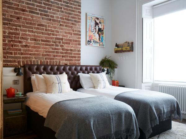 Artist Residence Brighton : photo 5 de la chambre chambre double ou lits jumeaux confort avec canapé-lit