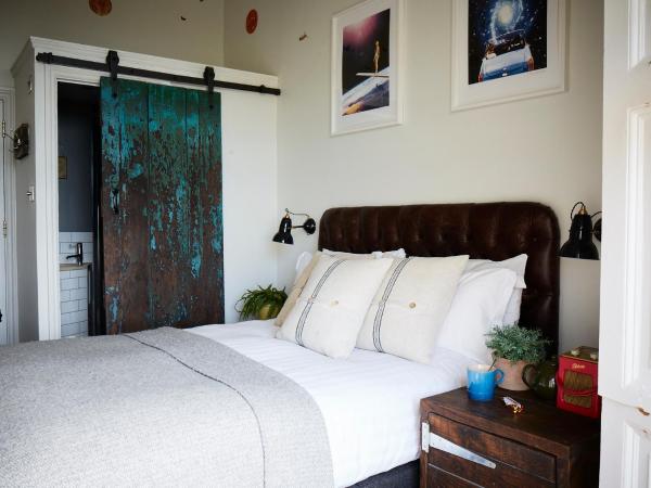 Artist Residence Brighton : photo 3 de la chambre petite chambre double avec balcon - vue sur mer