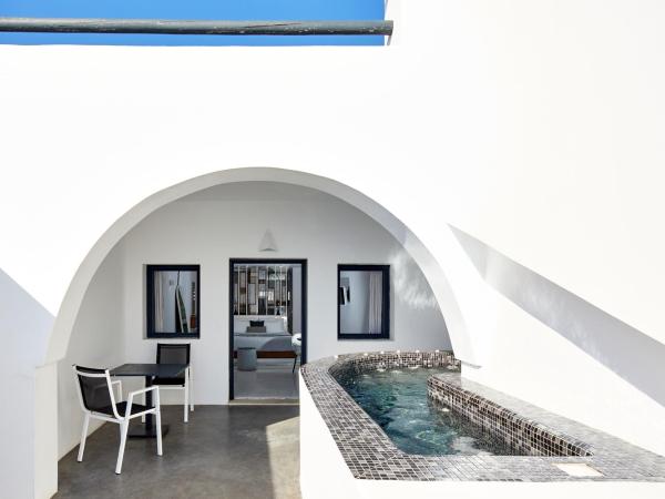 Oia Suites : photo 4 de la chambre suite deluxe avec jacuzzi extérieur chauffé privé