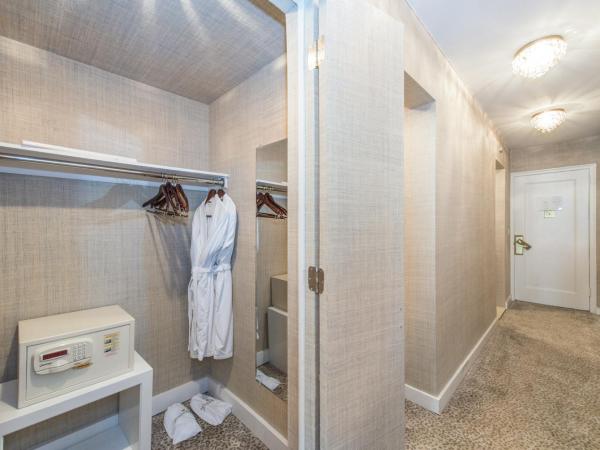 Lombardy Hotel : photo 9 de la chambre suite 1 chambre avec 2 lits queen-size