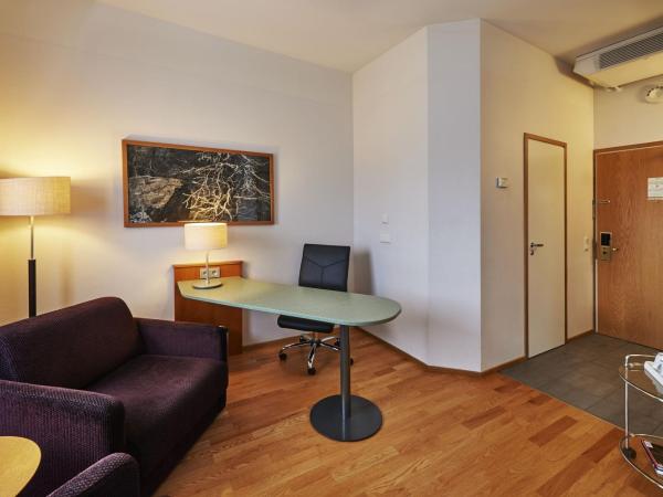 Holiday Inn Helsinki-Vantaa Airport, an IHG Hotel : photo 4 de la chambre chambre lit king-size premium