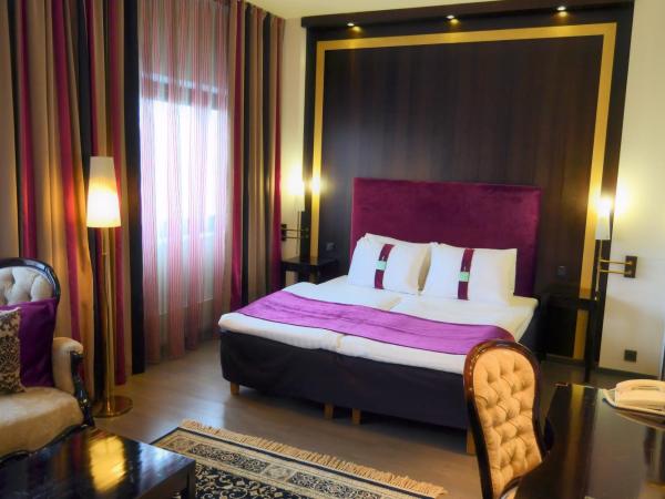 Holiday Inn Helsinki-Vantaa Airport, an IHG Hotel : photo 4 de la chambre suite lit king-size