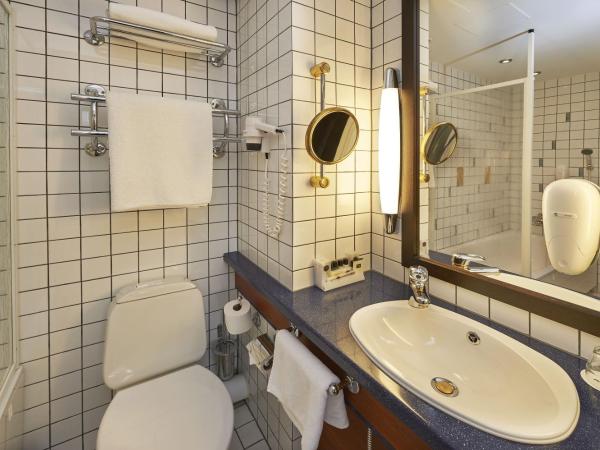 Holiday Inn Helsinki-Vantaa Airport, an IHG Hotel : photo 3 de la chambre suite lit king-size