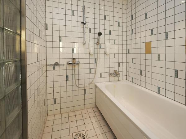 Holiday Inn Helsinki-Vantaa Airport, an IHG Hotel : photo 1 de la chambre suite lit king-size