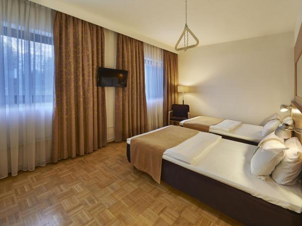 Holiday Inn Helsinki-Vantaa Airport, an IHG Hotel : photo 4 de la chambre chambre lits jumeaux standard pour personnes À mobilité réduite