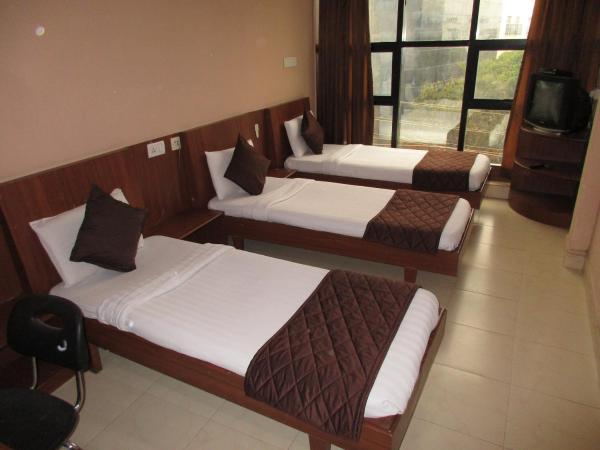 Nash Inn : photo 5 de la chambre chambre triple avec salle de bains