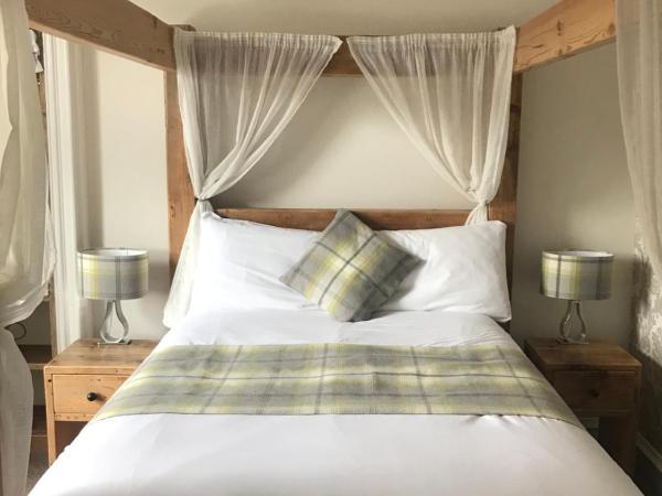 18 Craigmillar Park : photo 2 de la chambre chambre double deluxe avec lit à baldaquin et douche