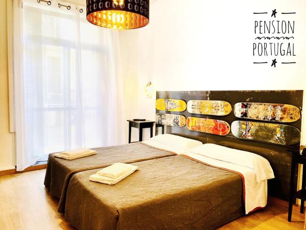 Hostal Portugal : photo 1 de la chambre chambre lits jumeaux