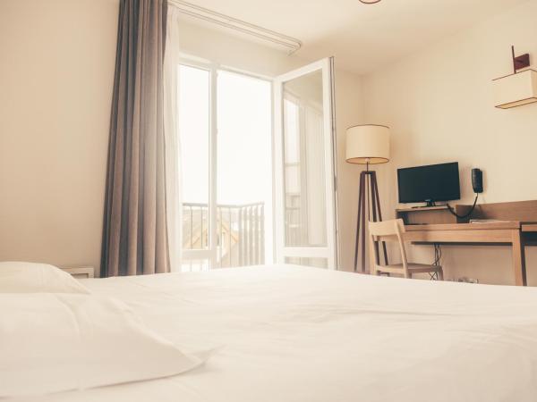 Terres de France - Appart'Hotel Quimper Bretagne : photo 7 de la chambre studio lits jumeaux