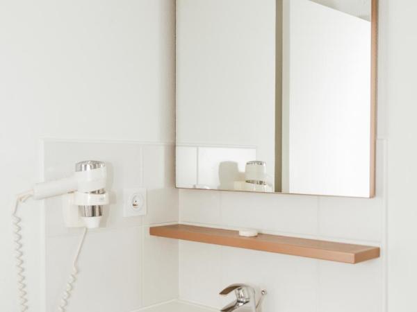 Terres de France - Appart'Hotel Quimper Bretagne : photo 6 de la chambre studio lits jumeaux