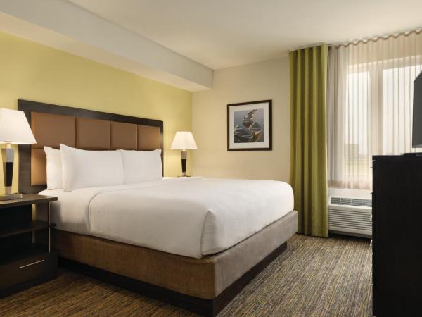 Park Inn by Radisson, Calgary Airport North, AB : photo 1 de la chambre suite 1 chambre lit king-size - non-fumeurs