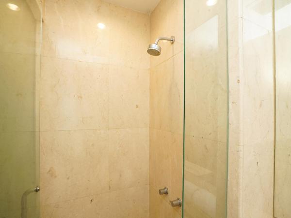 Collection O 252 Istana Permata Ngagel : photo 7 de la chambre chambre lits jumeaux standard