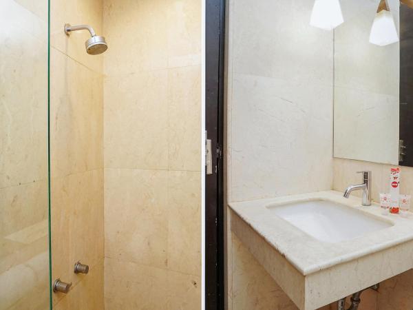 Collection O 252 Istana Permata Ngagel : photo 7 de la chambre chambre double standard