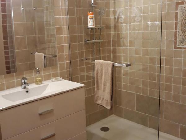 Le Mas des Vergers : photo 6 de la chambre studio - vue sur piscine