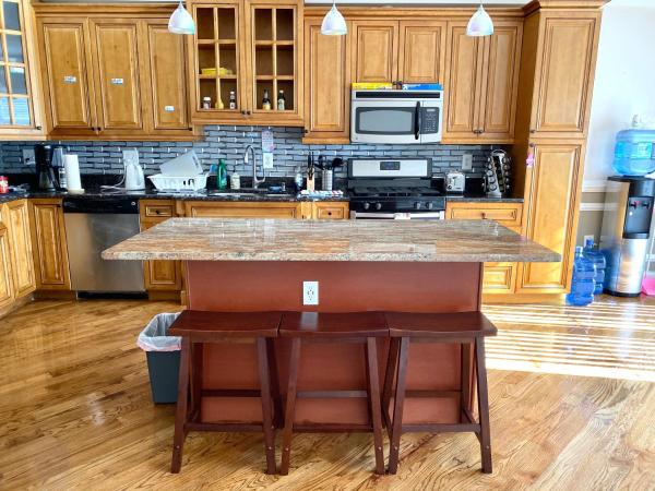 Alina & Fanny - Philadelphia 1210 Mt Vernon St : photo 9 de la chambre chambre lit queen-size