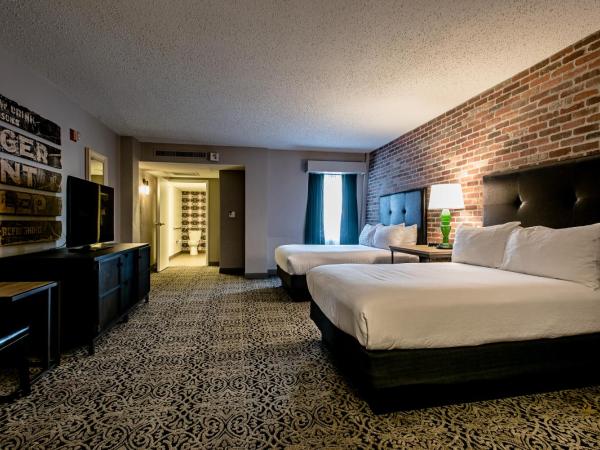 Holiday Inn Hotel French Quarter-Chateau Lemoyne, an IHG Hotel : photo 1 de la chambre chambre double avec baignoire pour personnes à mobilité réduite