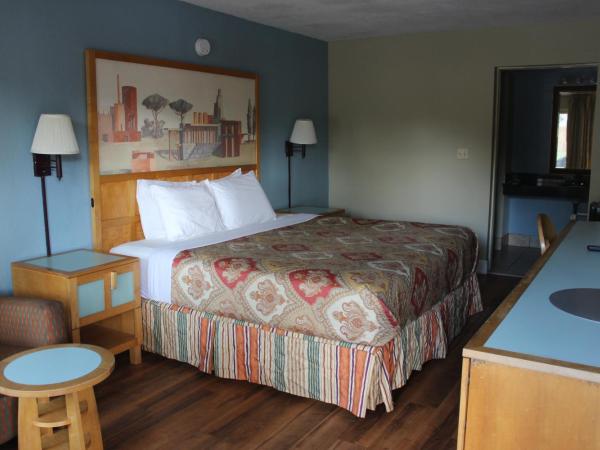 Tampa Inn Near Busch Gardens : photo 1 de la chambre chambre lit king-size - fumeurs 